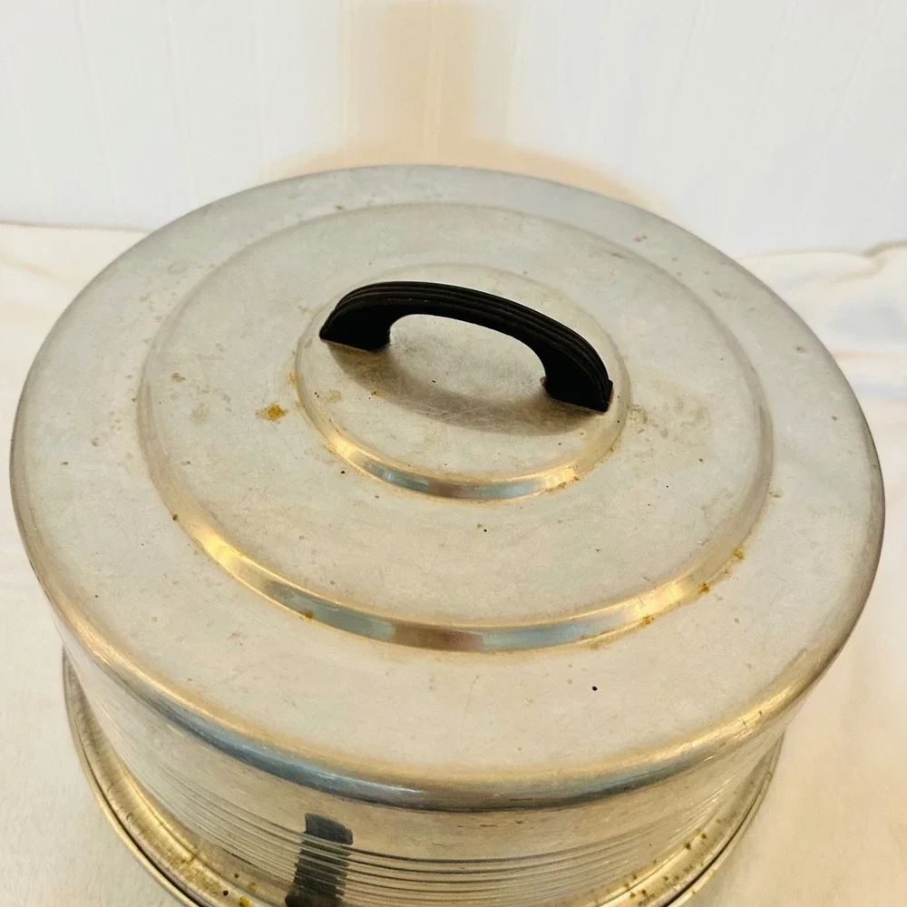 Regal‎ Cake Saver Carrier Vintage Silver Good Aluminum Mid Century Locking Lid